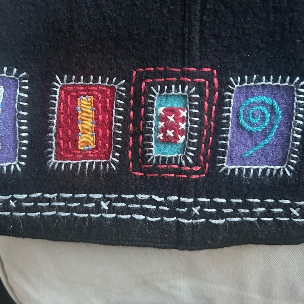 Icelandic Design Wool Vest Womens Medium Black Embroidered Lined Nordic Boho - Picture 4 of 7